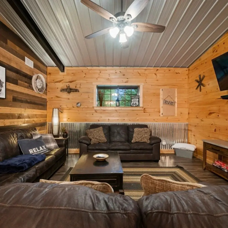 Modern Cabin in Broken Bow w Hot Tub Firepit