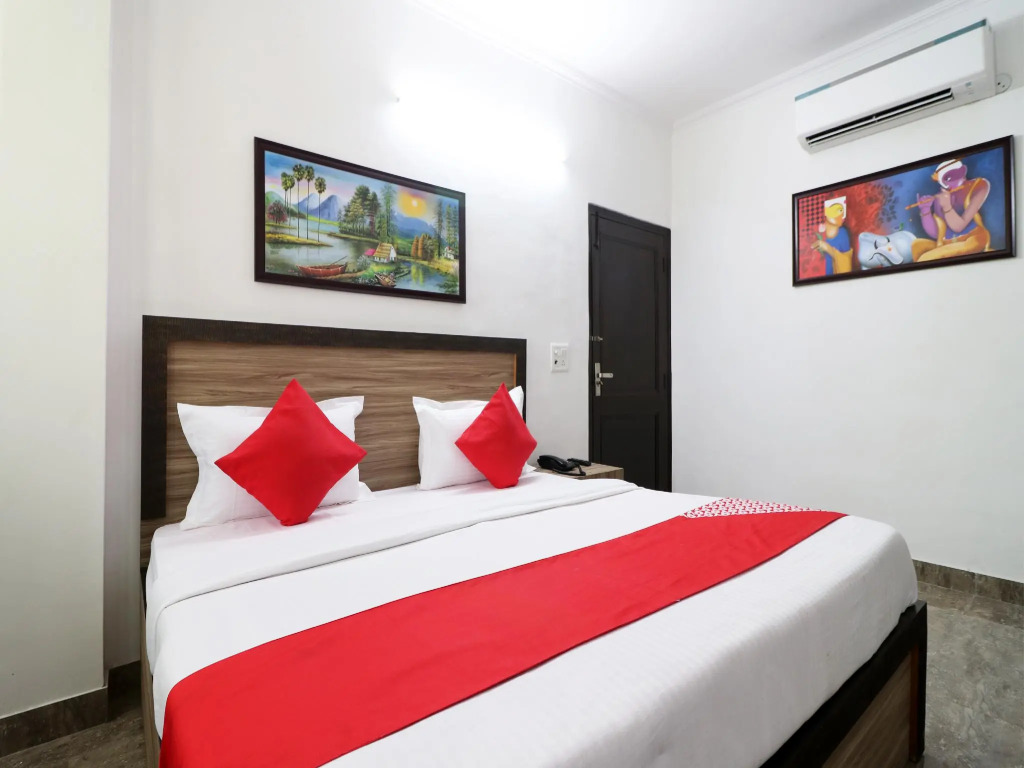 OYO 49750 Surya Inn