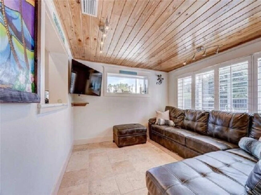 Sea Spray Beach House, 5 Bedrooms, Private Pool, Sleeps 17