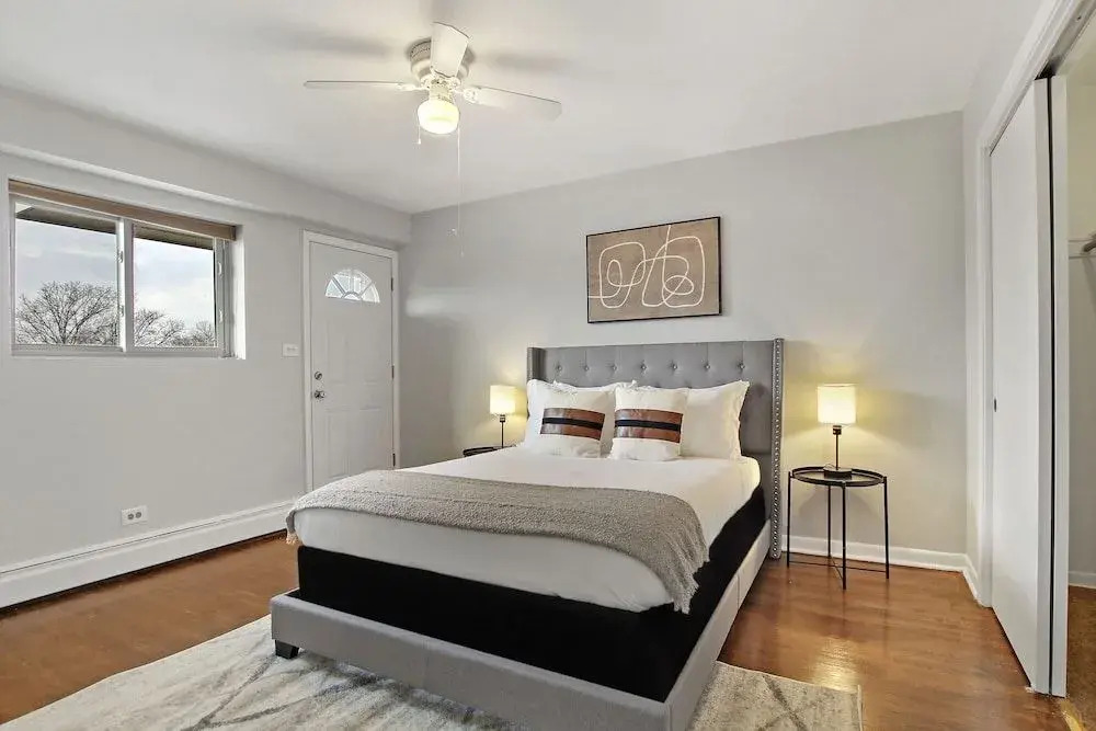 Posh 1BR Apartment in Arlington Heights