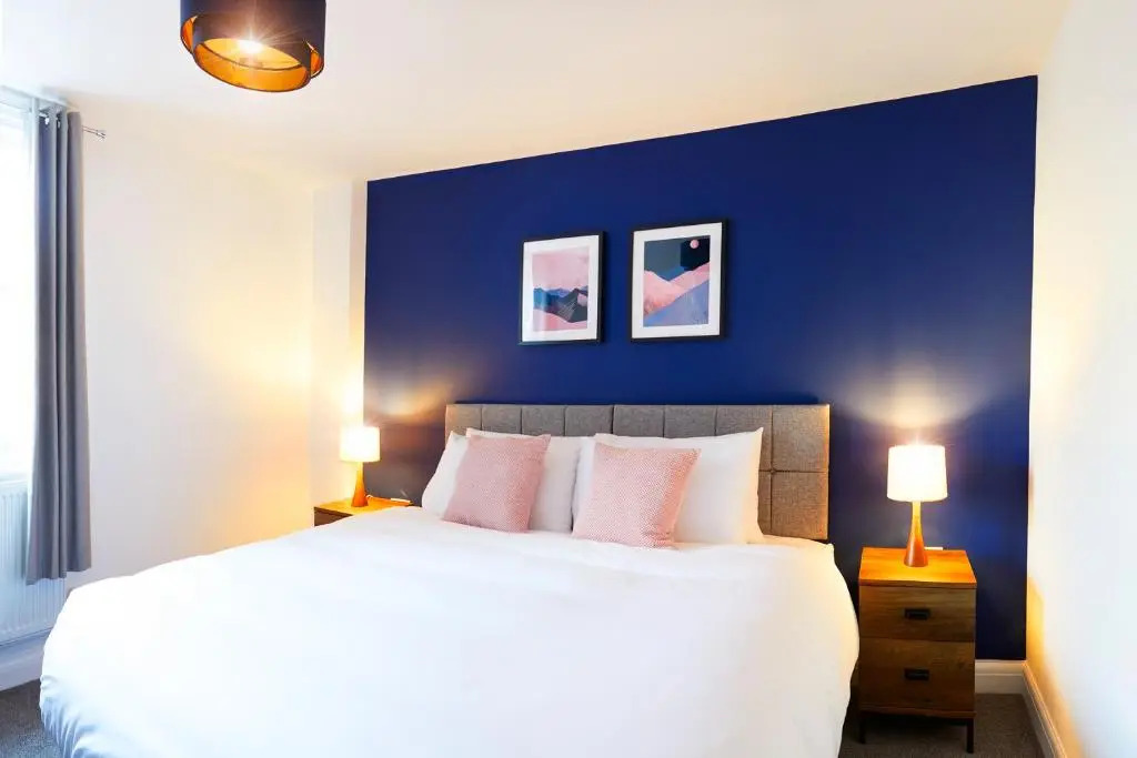 Beautifully furnished 4-bed townhouse on South Cliff