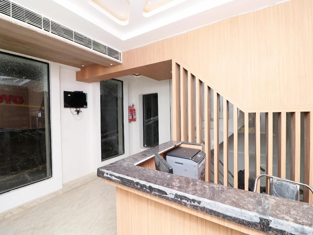 Capital O 22906 Hotel Riash