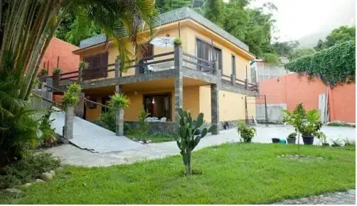 São Conrado Yellow House
