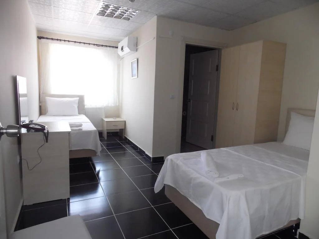 Saral Hotel