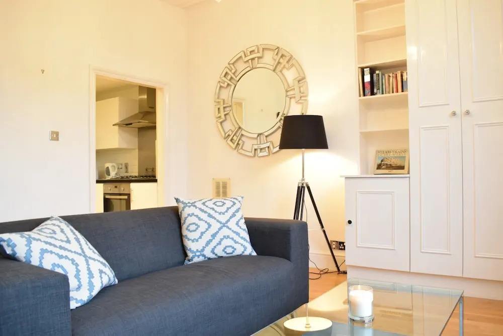 1 Bedroom Flat In Little Venice