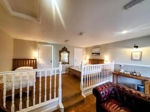The Golden Ball Cottages