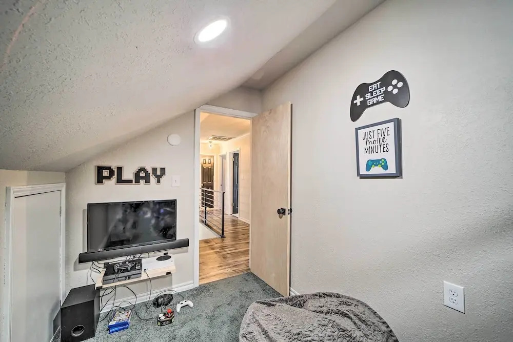 Immaculate Woodland View Retreat w/ Hot Tub