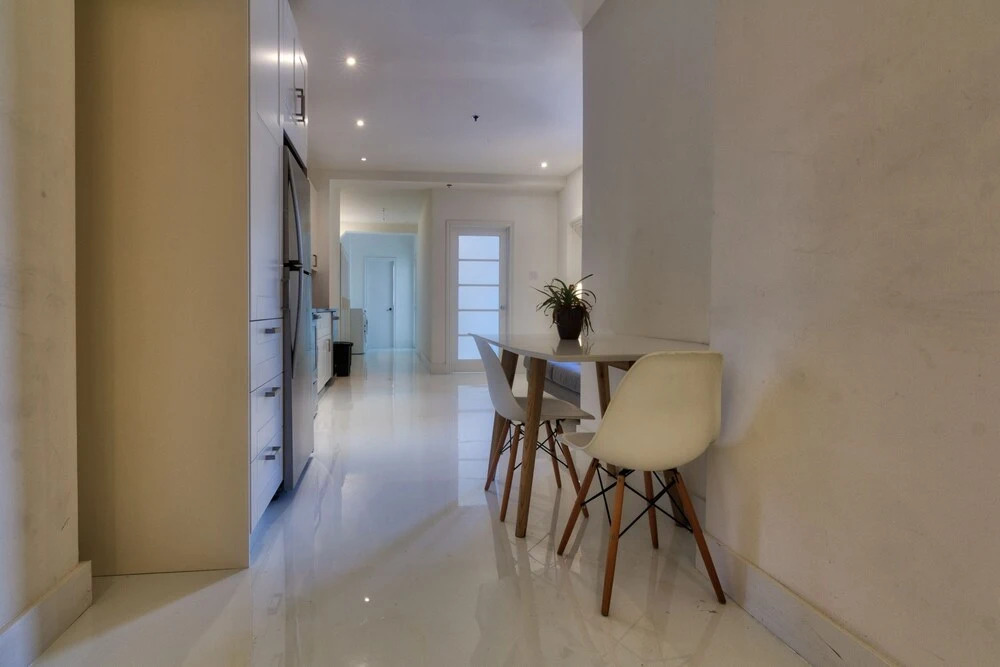 Modern 2BR in Trendy Plateau by Namastay