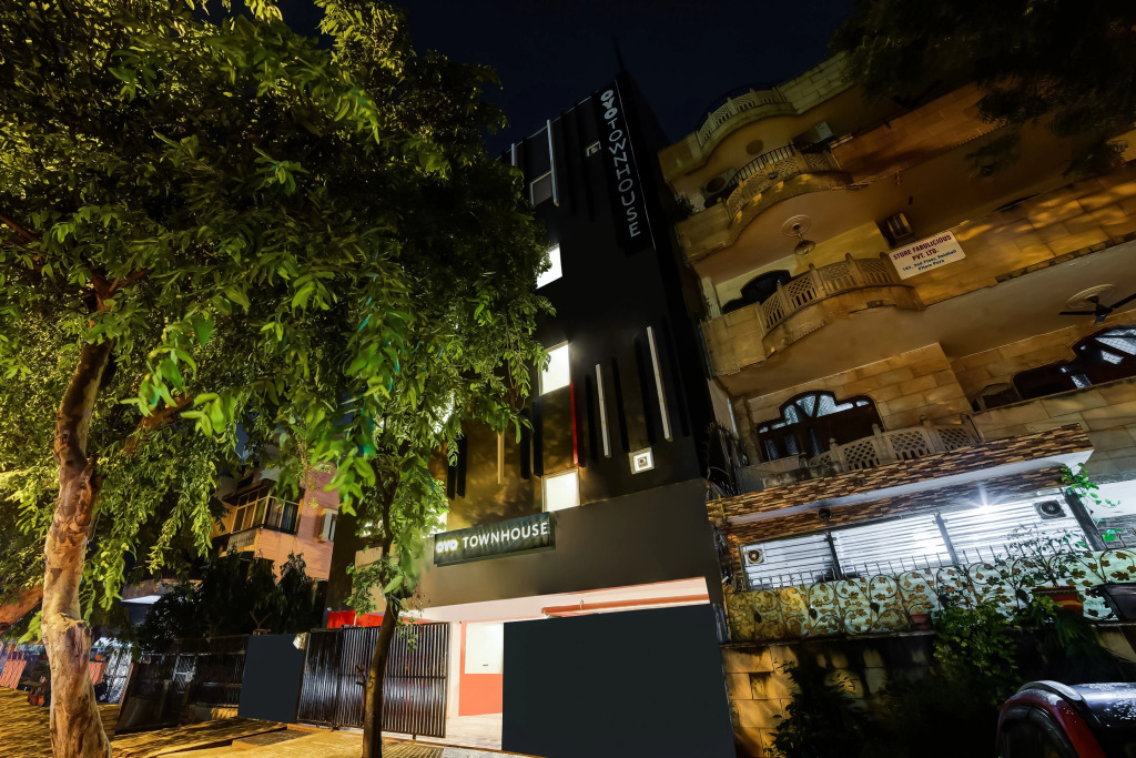 Via The Vaishali Dakshini Pitampura