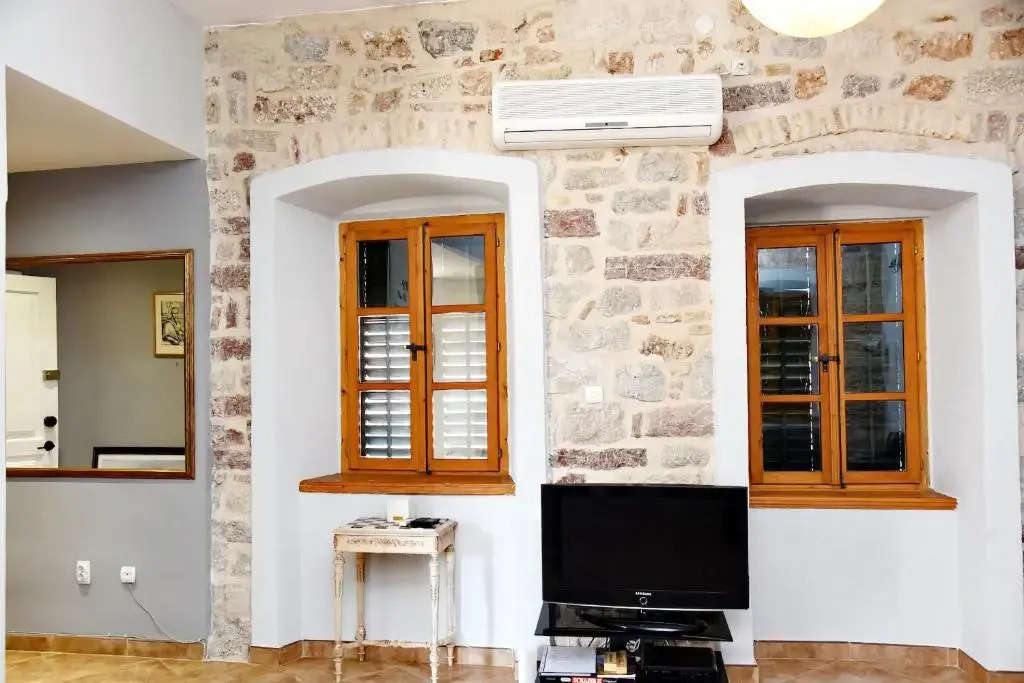 Cozy & Extravagant Suite in Antique Bizanti Palace