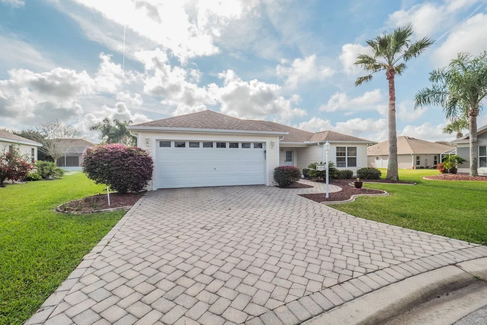 Deerfield Lane 1253 by White Pelican VR