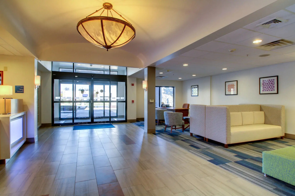 Holiday Inn Express Milwaukee North Brown Deer/Mequon by IHG