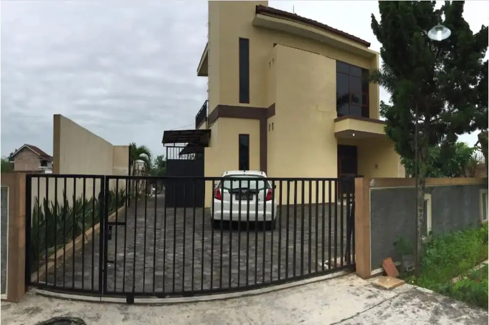 Manyar Sewu Homestay