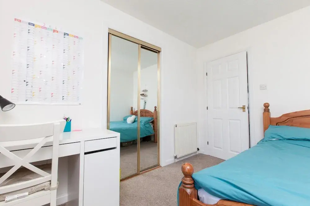 Ideal Fringe Base: Great Value + Free Parking!