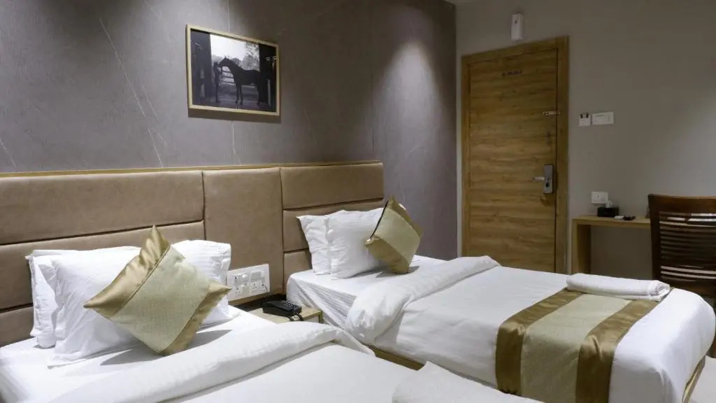 HOTEL AMBER PARAMOUNT