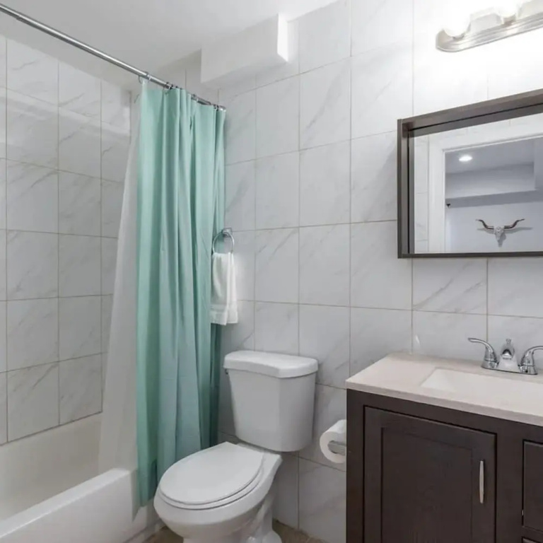 Cherry Suites 2BR Apt w W D Arcade Machine