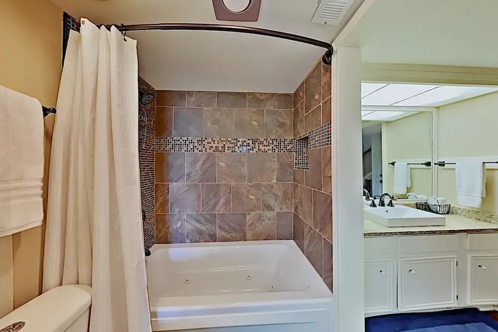 Lavish All-suite W/ Tennis Courts: Near Pool, Golf 4 Bedroom Condo