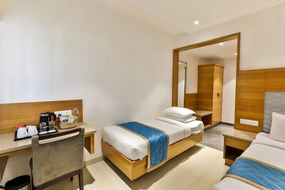 Hotel Vbr Grand Inn