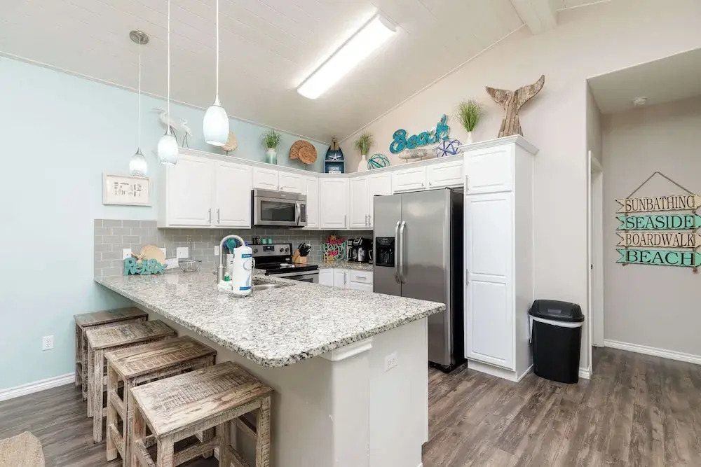 Fun 4 Bedroom Resort Pool Sleeps 12