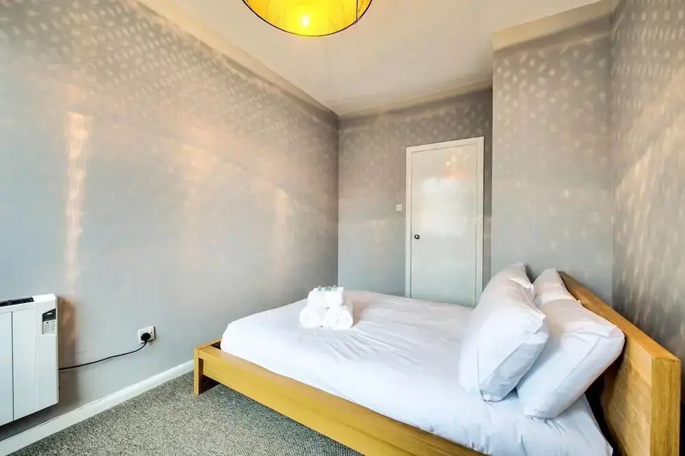 Old Town Edinburgh Apartment: Heart of the Action