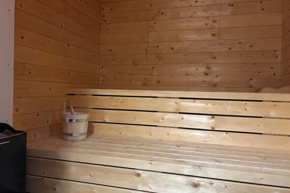 Ski-in Chalet With hot tub and Sauna