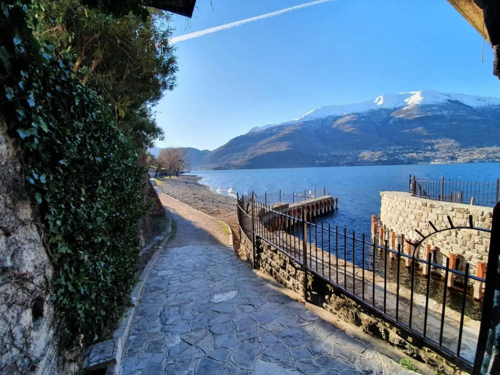 Snug apartment in Dervio with balcony or terrace