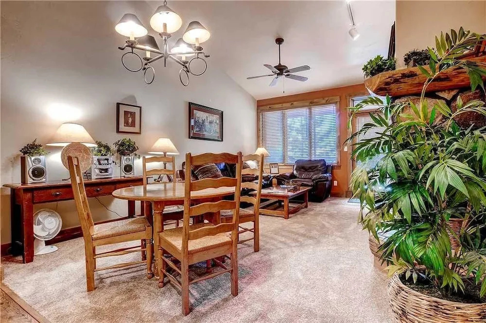 Tl2311 Great Views in This Beautiful Top Floor Home! - Winter Specials!