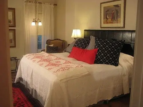Baileys Uptown Inn