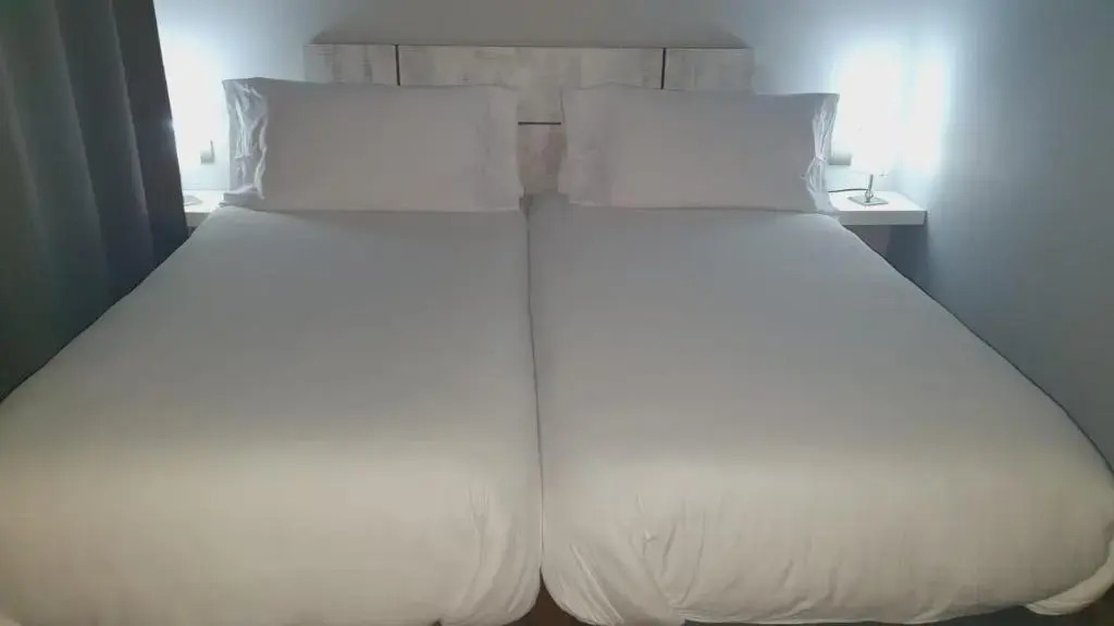 H La Cabaña