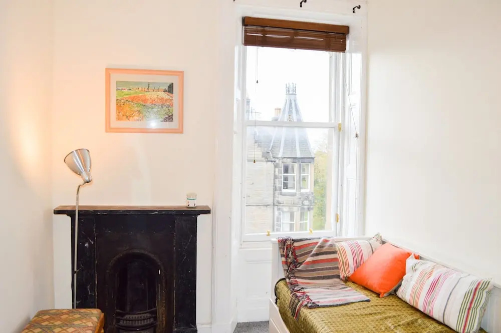 2 Bedroom Apartment in Edinburgh With Views