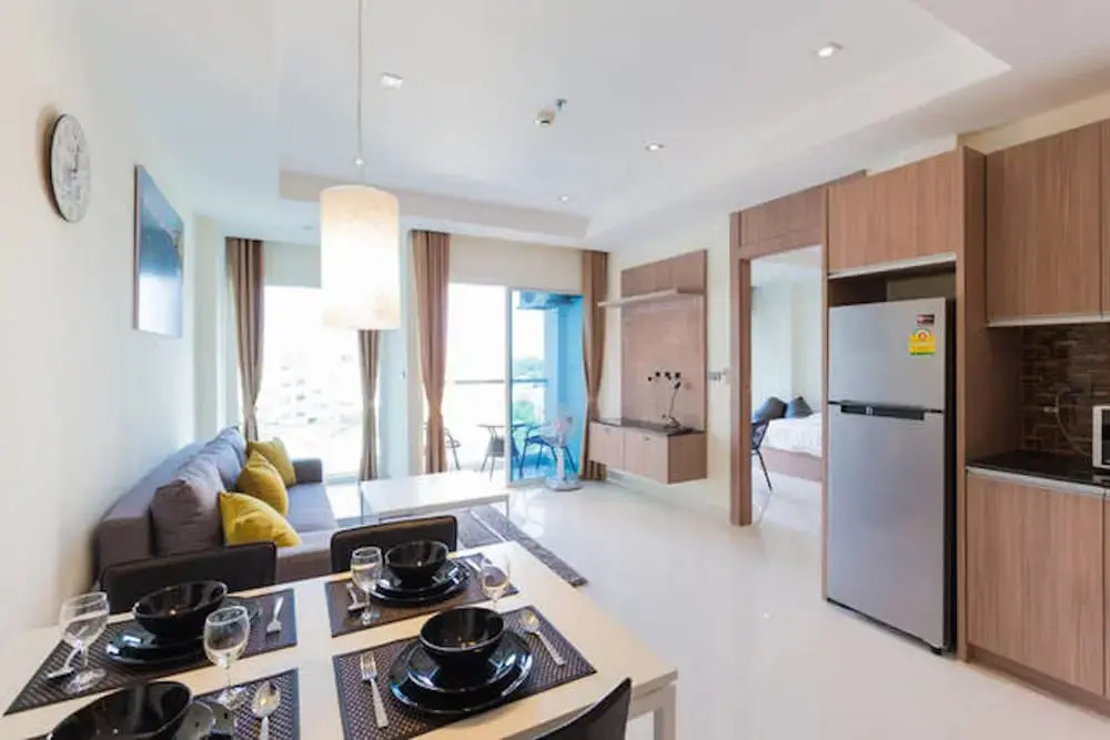 Nam Talay Jomtien Beach - Rooftop Ocean View - Close to Beach, Pool & Gym