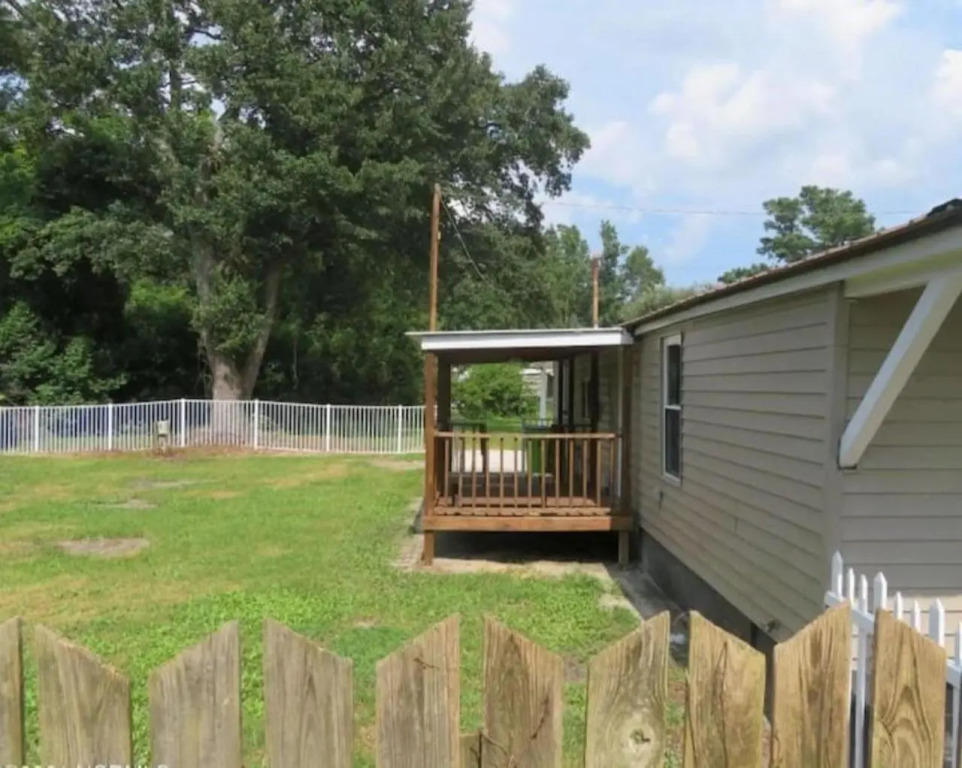 3 Bed 3 Bath House, Conveniently close to everything, Smart Tvs in all rooms whole house to yourself