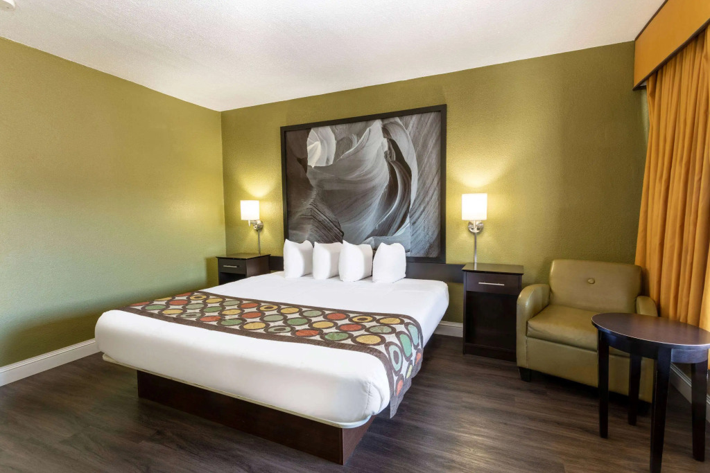 Super 8 by Wyndham NAU/Downtown Conference Center