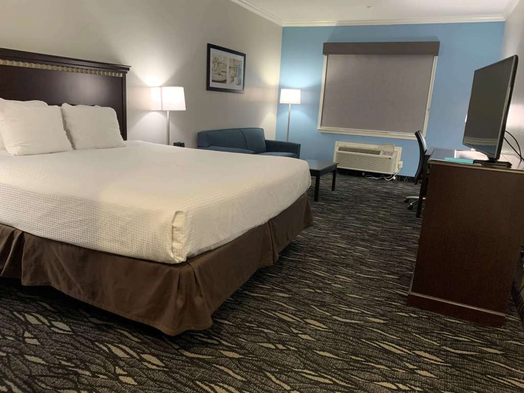 Best Western Plus Lake Worth Inn & Suites
