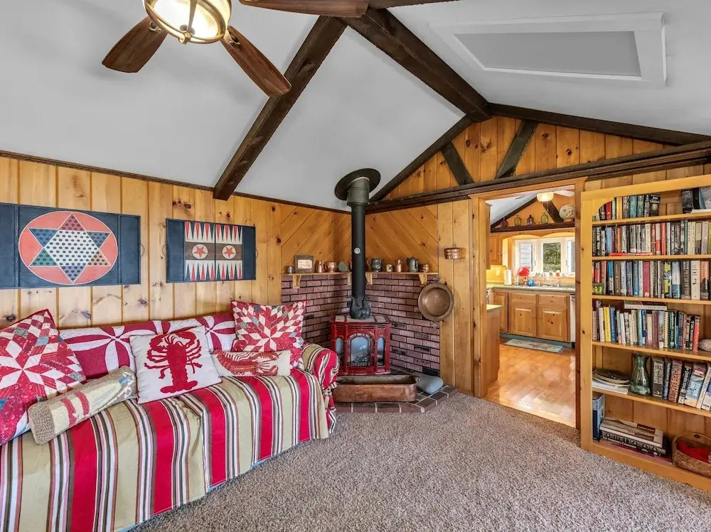 Picturesque Island Cottage 2 Bedroom Home by RedAwning