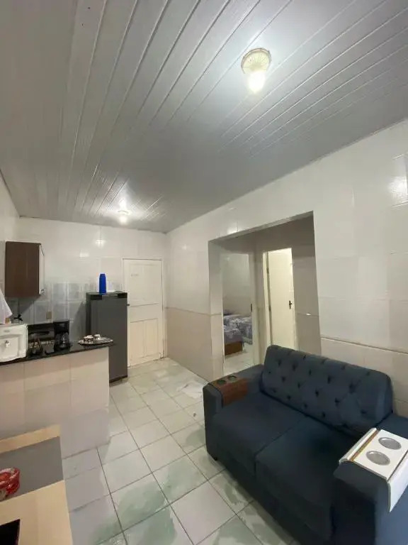 Casa em residencial, mobiliada para temporada.