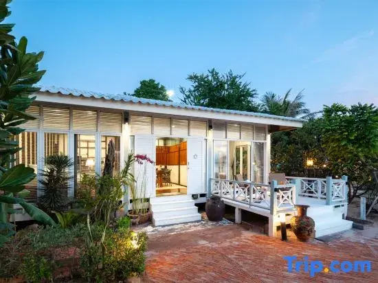 Large Private Beachfront Venue Huahin | 2 Villas for 32 | 3 Pools | BBQ