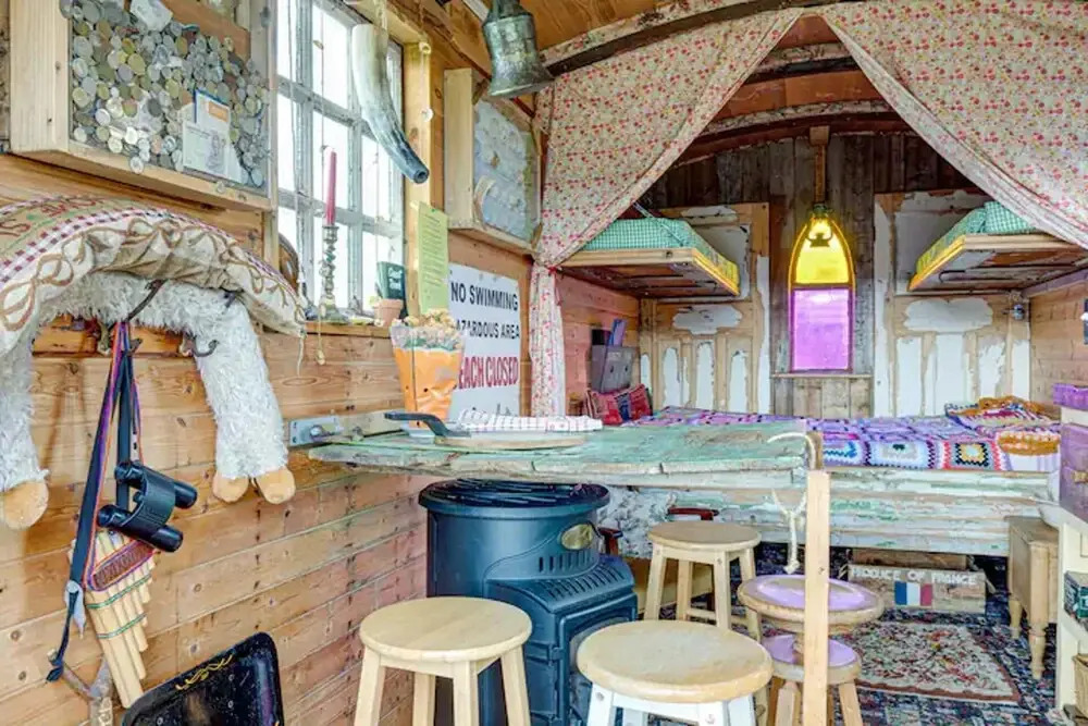 Glamping Wagon - 1 x Double Bed, 2 x Single Bed