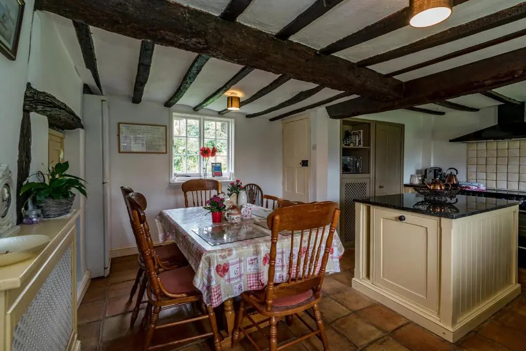 Yew Tree Cottage- Sleeps 12 Garden & Pet-Friendly