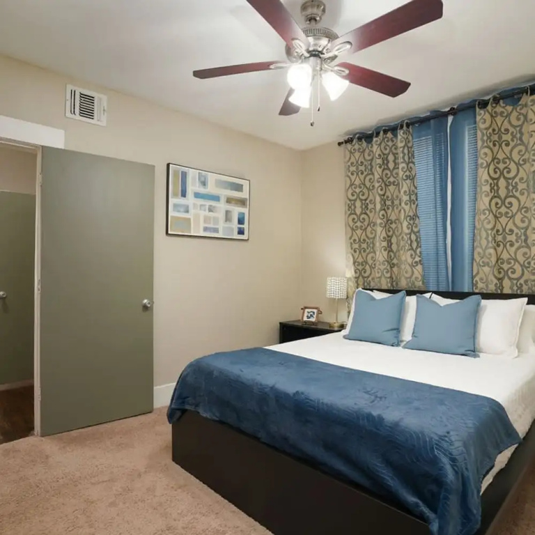 Amazing Fully Fenced Home Only 1 7 mi to Downtown