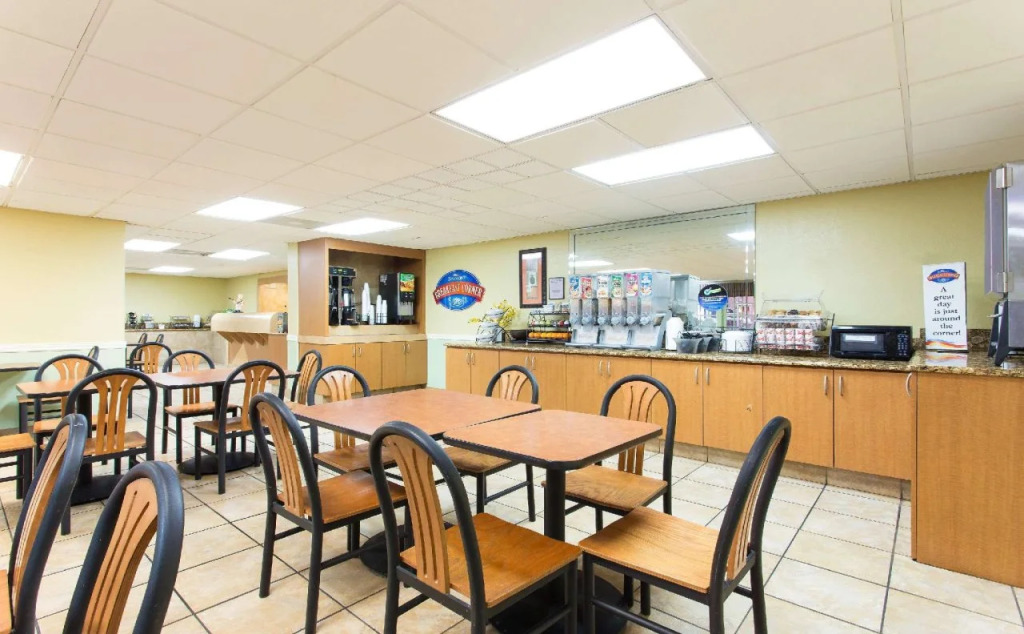 Baymont Inn & Suites Tampa Near Busch Gardens