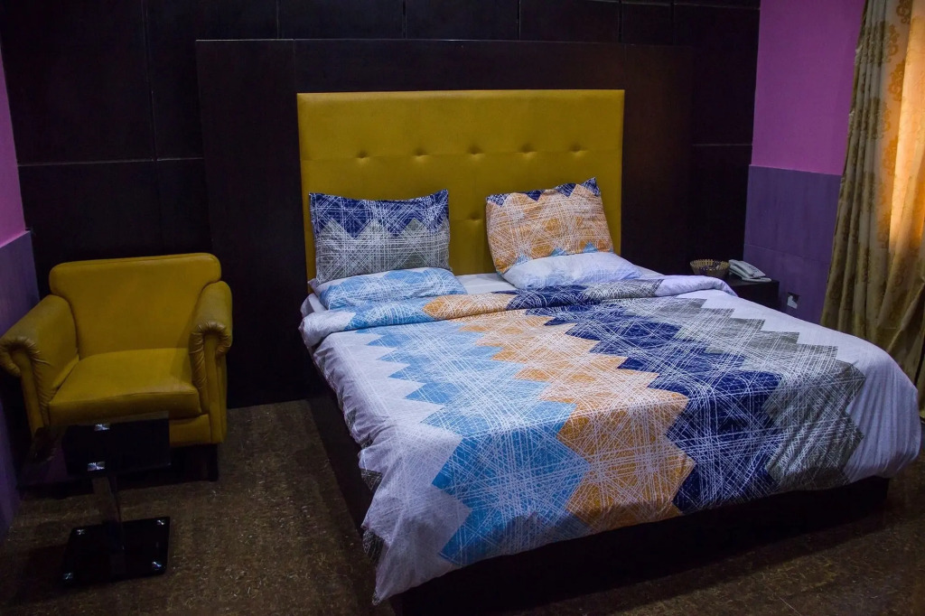 Hotel Paris Suites