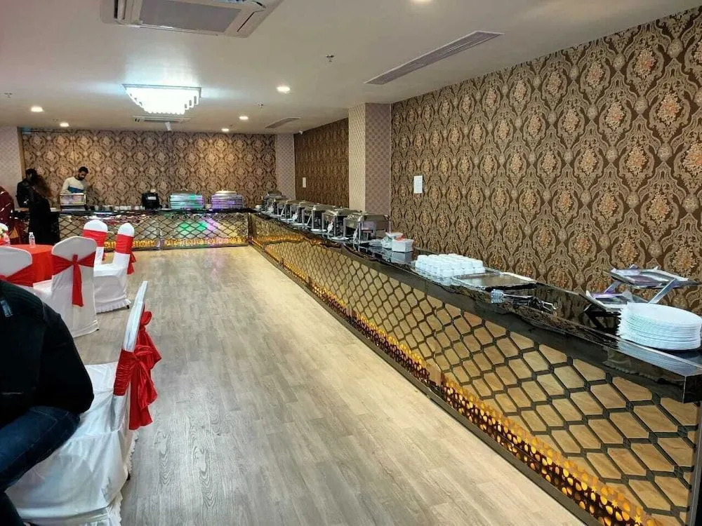 Hotel Aarkay Palace