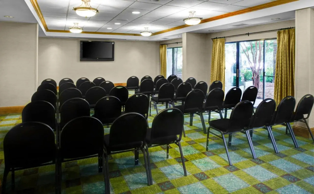 Holiday Inn Express Hotel & Suites Atlanta Buckhead by IHG