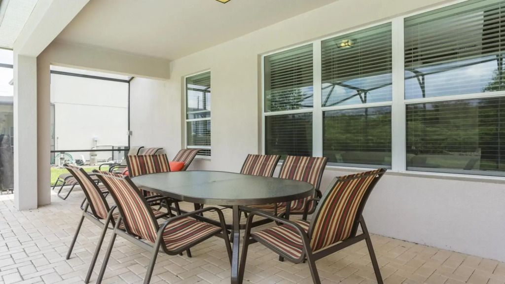 Spacious 6BR Villa with Pool SPA 3 Miles to Disney
