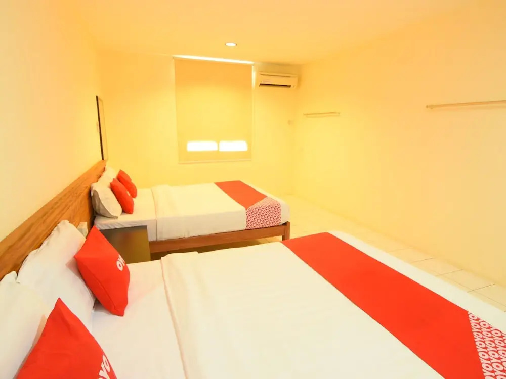 OYO 89627 Hotel Sarina
