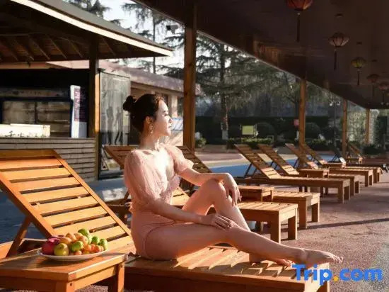 Tanghai Holiday Hotel