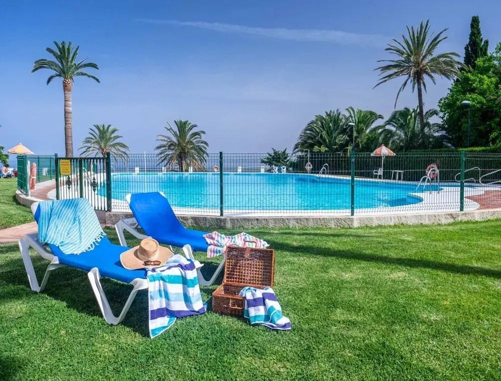 Coastal Stay in Torre de la Roca
