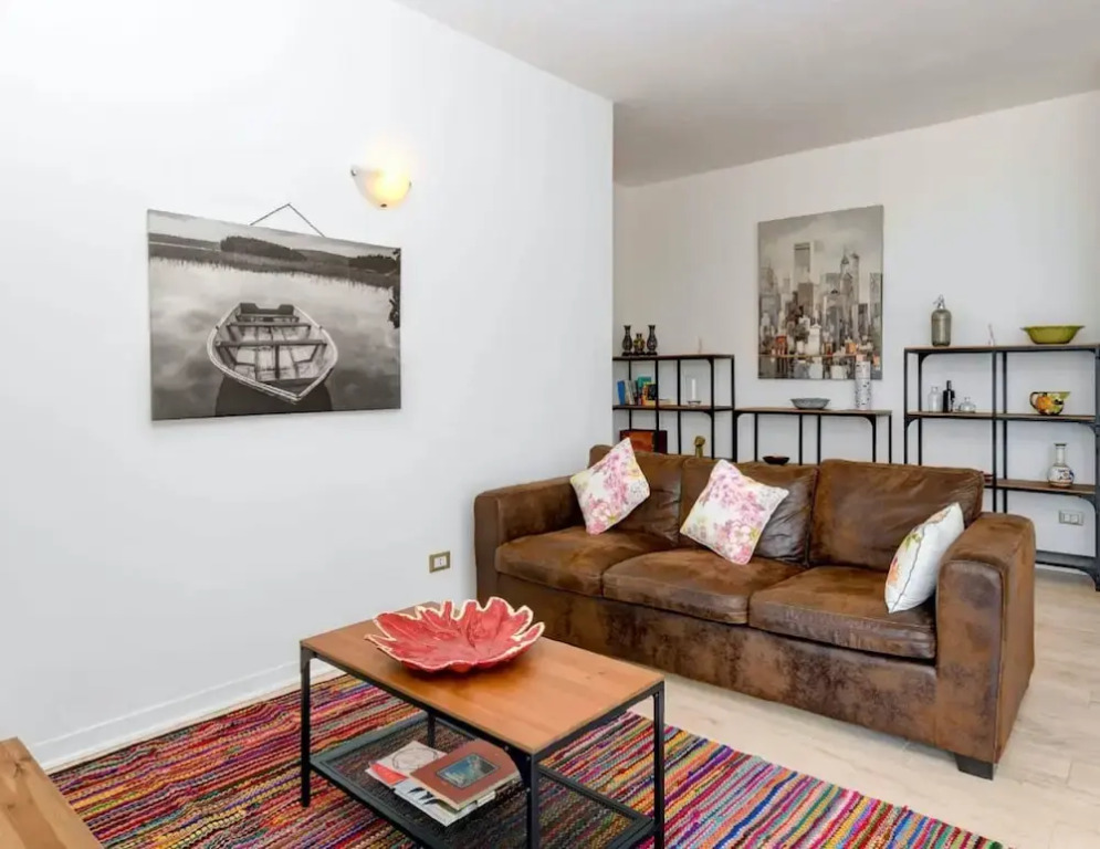 Immaculate 2-bed Apartment in Desenzano del Garda