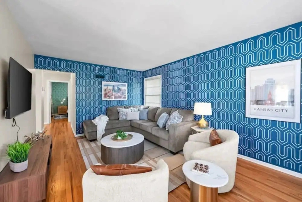 564 Massive 5 Bedroom With hot tub Close to Plaza